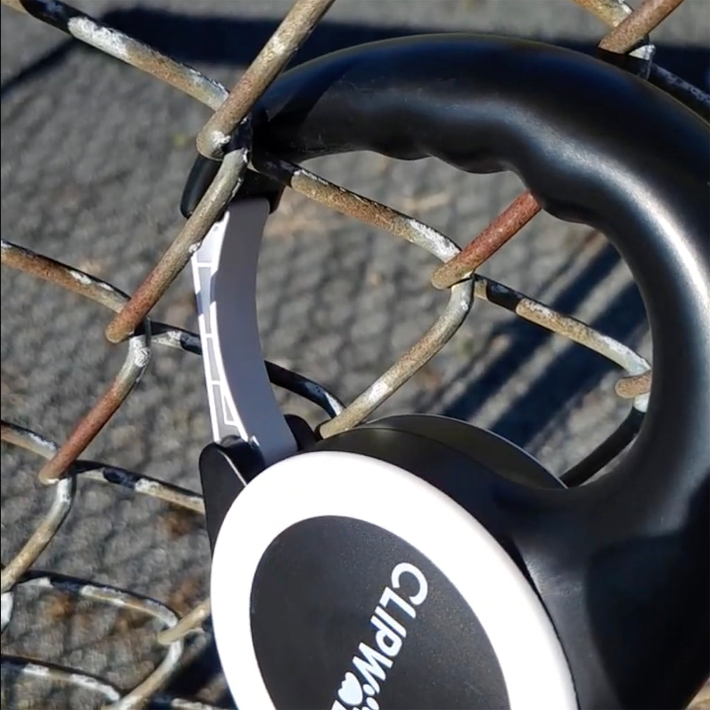 ClipWalk™ – Carabiner-Handle Retractable Hands-Free Dog Leash
